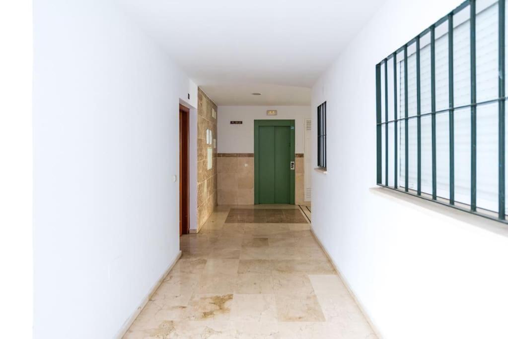 Апартаменты Apartamento Con Parking Gratis En El Centro De Малага Экстерьер фото